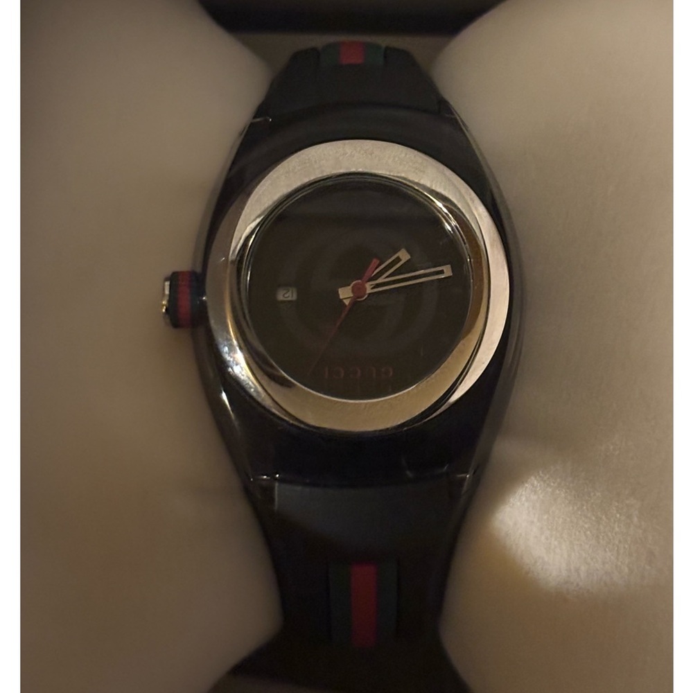 Gucci Black and Silver Men's Watch - Picture 4 of 5